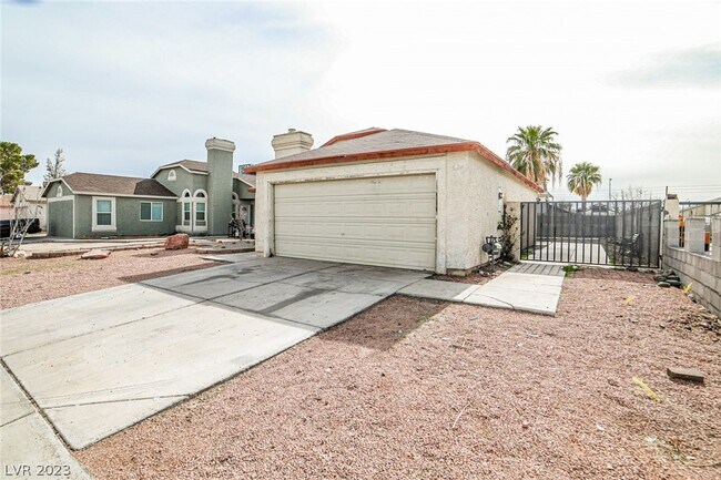 Building Photo - 3733 E Northern Light Dr