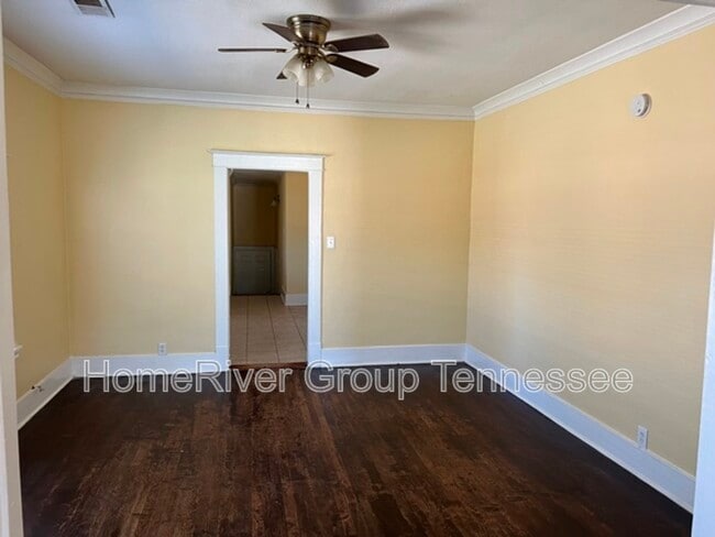 Building Photo - 686 E Mallory Ave