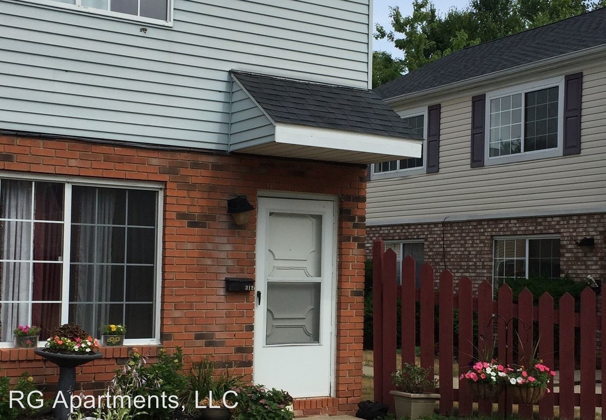 Primary Photo - 408-322 Peppertree Ln