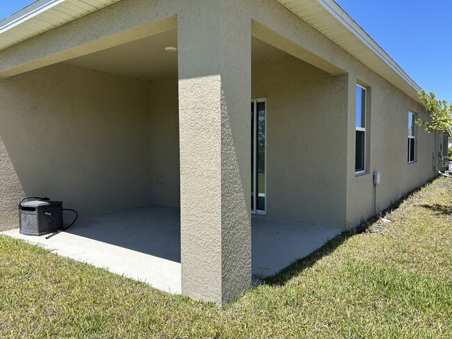 Building Photo - 1356 Cork Dr
