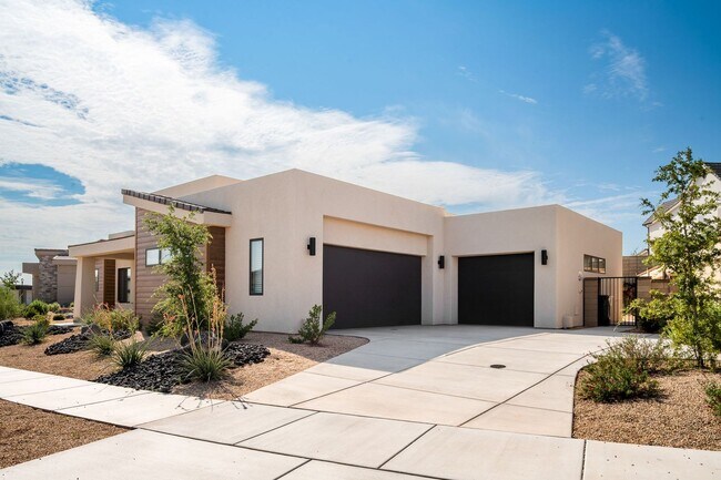 Building Photo - 899 W Bronze Plateau Dr
