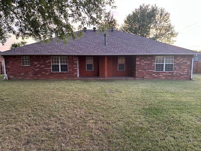 Foto del edificio - Available August 1st! 3-Bedroom, 2-Bathroom Home in East Rogers