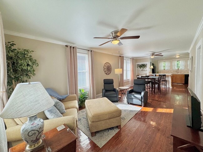 Building Photo - Adorable South Hill Charmer