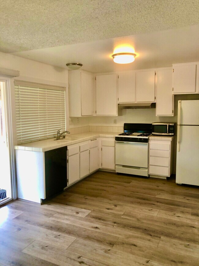 Building Photo - 10870 New Salem Pl