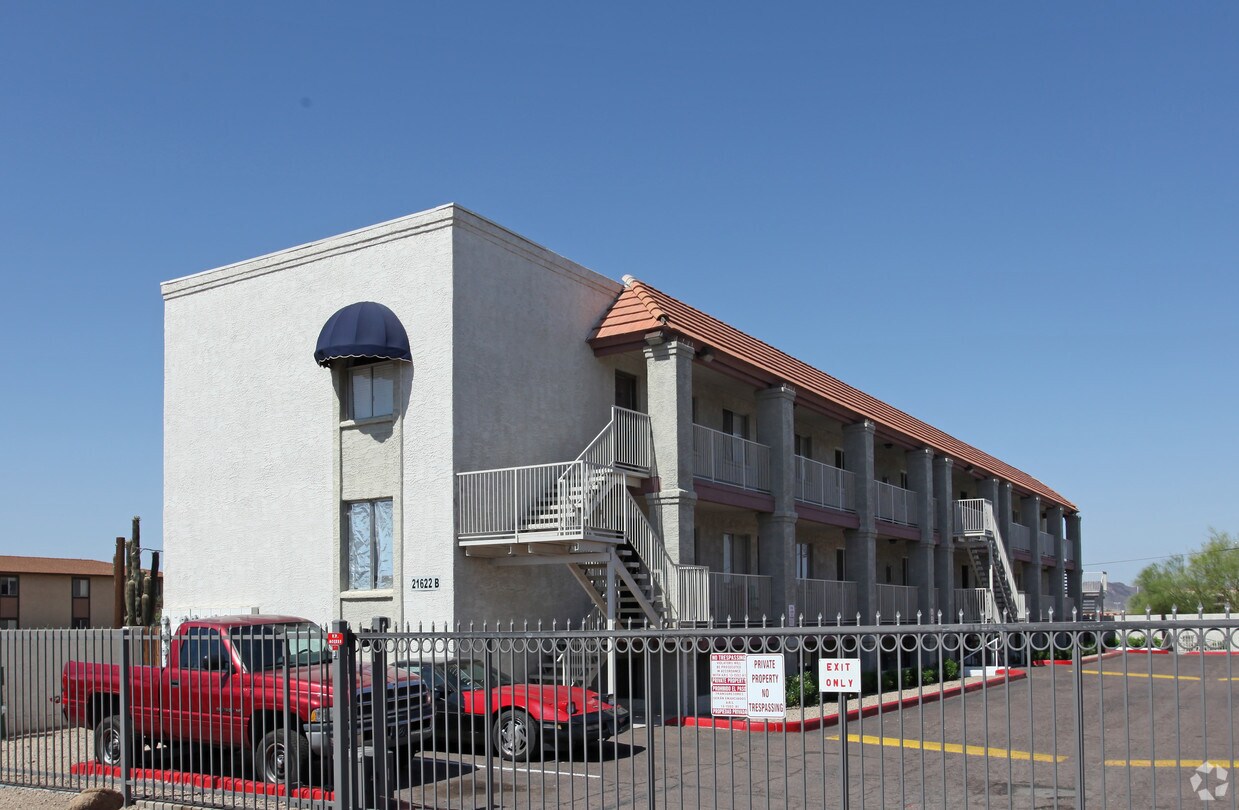 Primary Photo - Hacienda Apartments