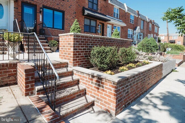 Building Photo - 1628 Packer Ave