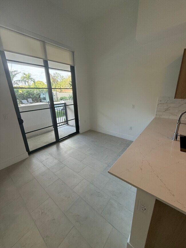 Foto del edificio - 2507 NE 182nd St