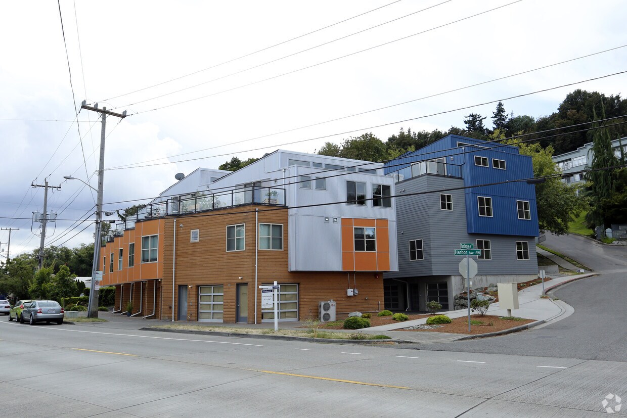 Building Photo - 2371-2383 Harbor Ave SW