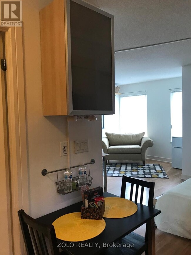 Photo du bâtiment - 19-LP19 Avondale Ave