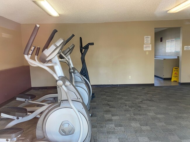 Building Photo - Madison Ballantyne 2 Bedroom Apartment