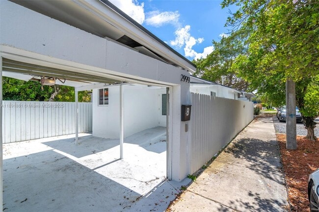 Foto del edificio - 2999 SW 17th St