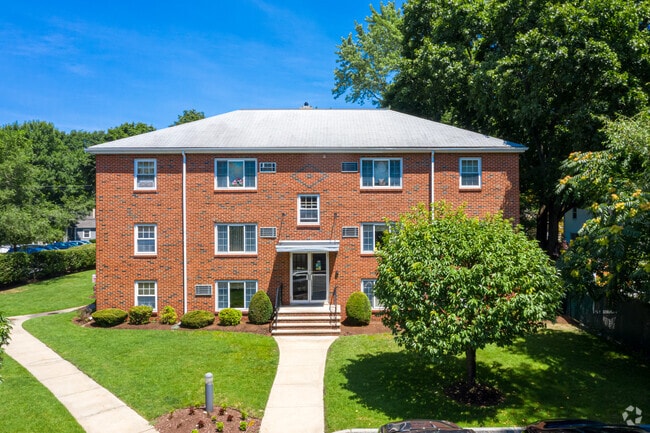 Building Photo - Brattle Drive Apartments