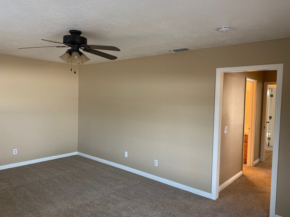 Beautiful Desert Knolls Home Apartments in Apple Valley, CA