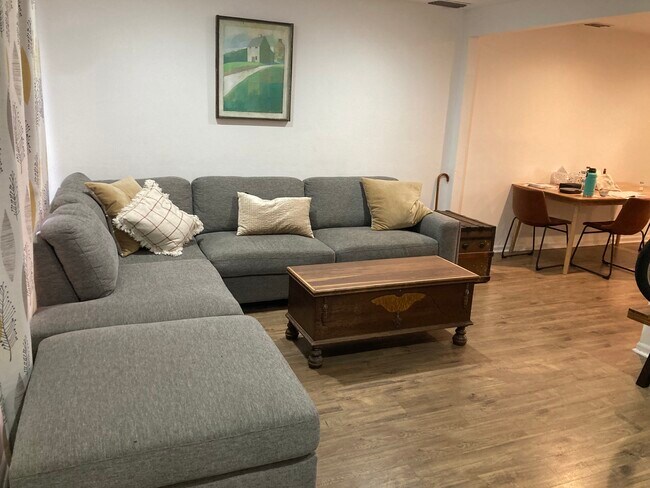 Building Photo - 122 Kenwood Ave