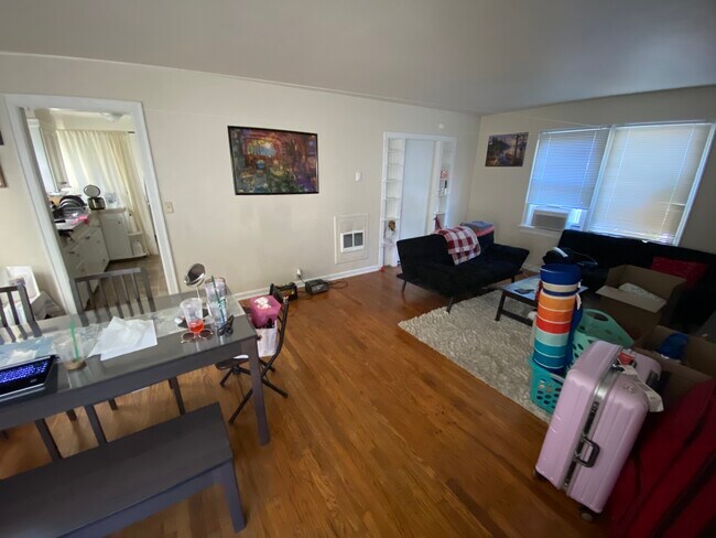 Foto del edificio - 1035 1/2 16th St NE