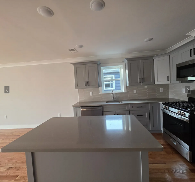 Building Photo - 113 E Jersey St