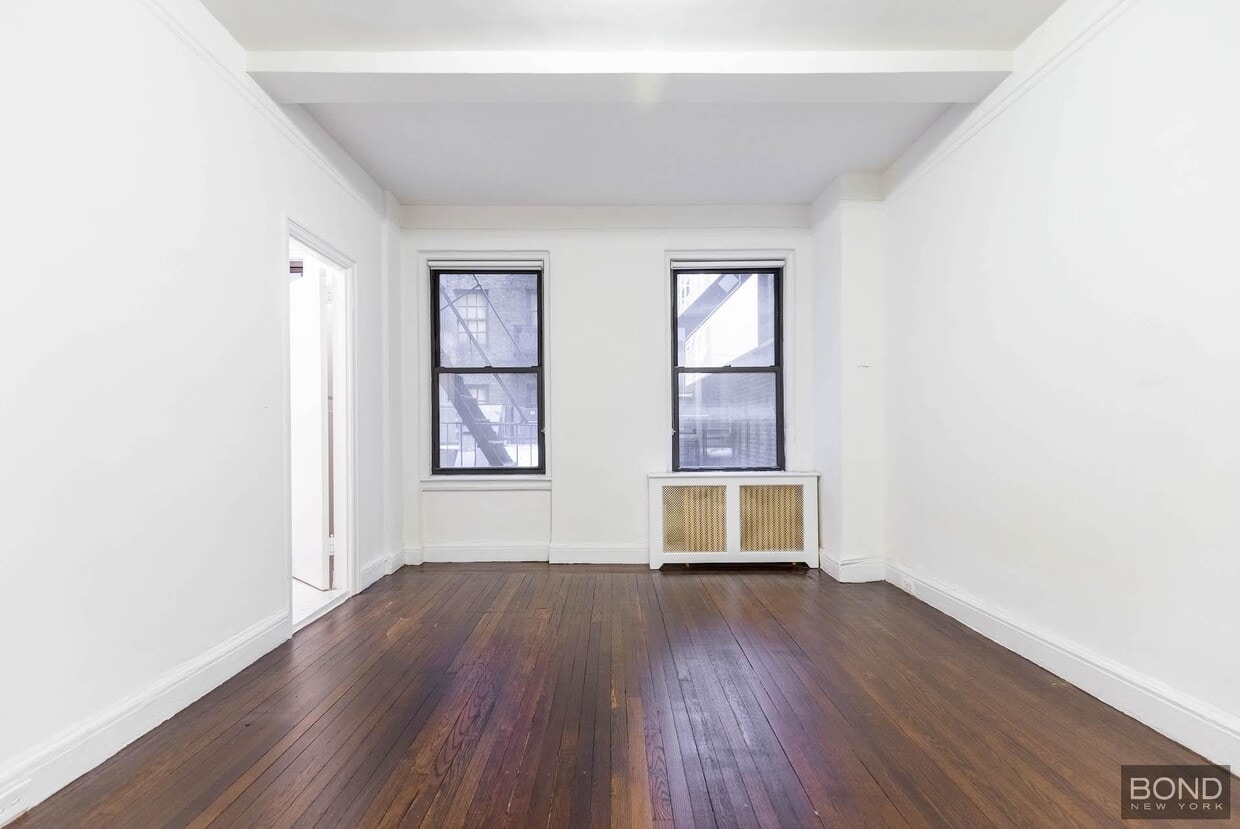Building Photo - 140 E 46th St