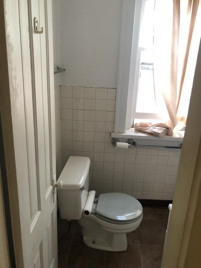 Apt 3 Bath has Shower/tub - 200 E Elm St