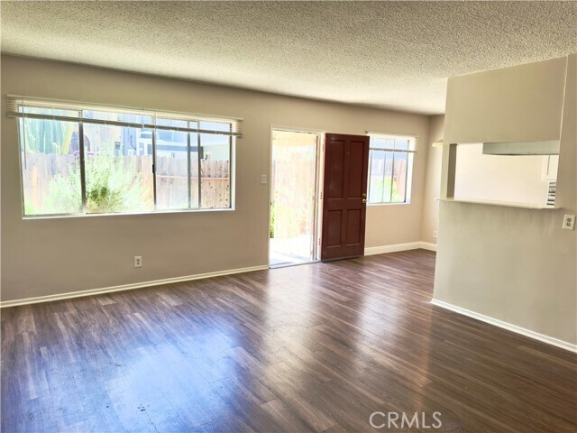 Foto del edificio - 1066 E 3rd St