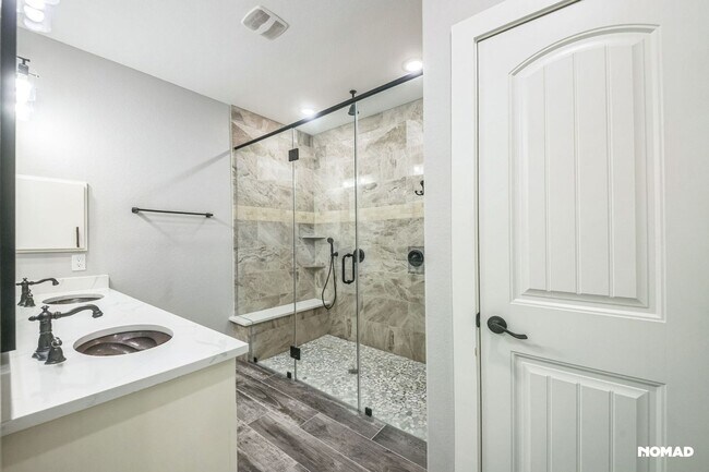 Foto del edificio - Spacious 4BR House in Angleton with option...