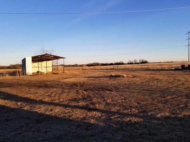 Building Photo - 1339 Wolfcreek Cemetery Rd