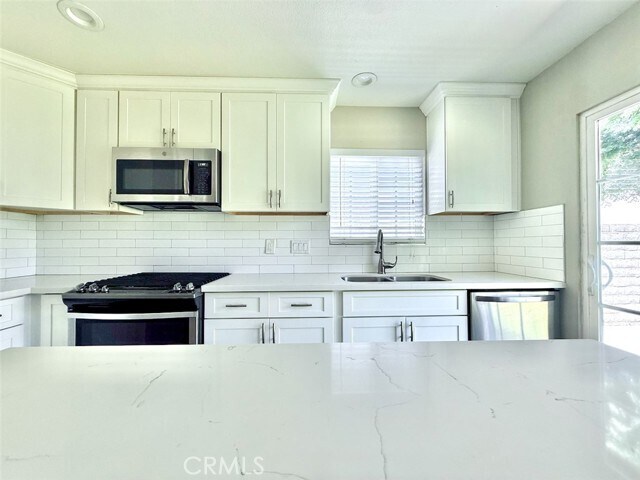 Foto del edificio - 17481 Wayne Ave