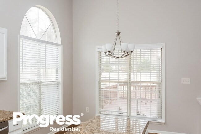 Foto del edificio - 7323 Reedy Creek Rd