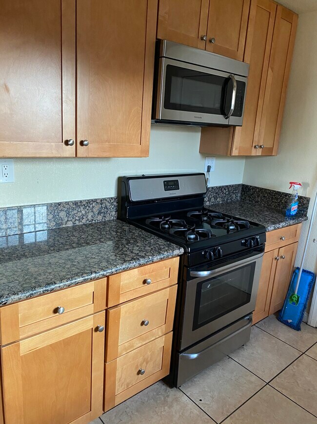 kitchen - 4110 Ocean View Blvd