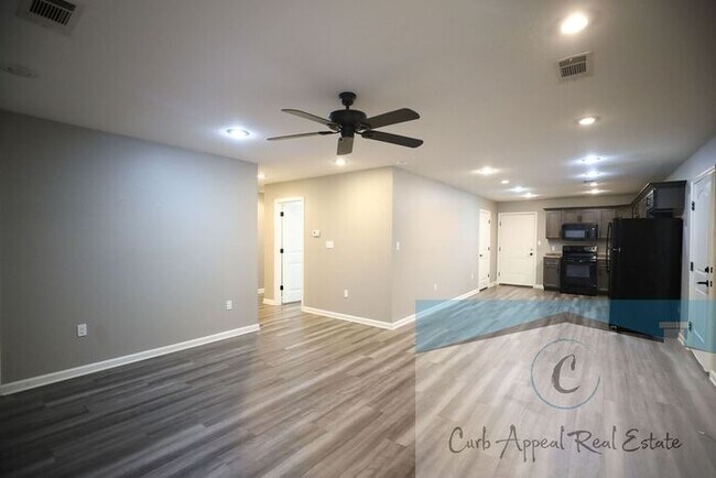 Building Photo - Luxury 2 bed, 1 bath duplex with garage- recent construction!! Washer, dryer and internet, cable ...