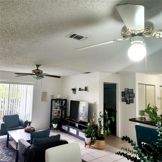 Foto del edificio - 11255 W Atlantic Blvd