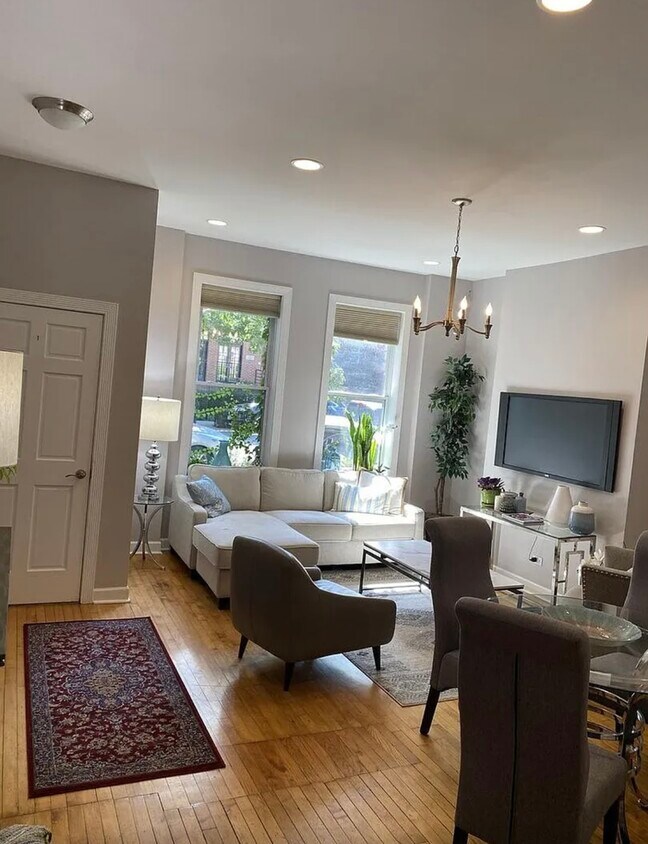 Foto principal - 2224 W Medill Ave