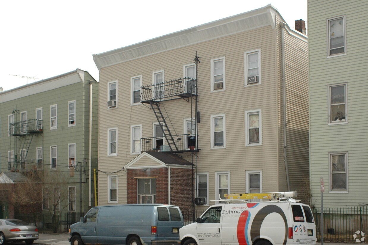Primary Photo - 177 Highland Ave