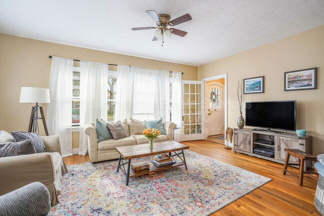 Foto del edificio - 928 Calvin Ave SE