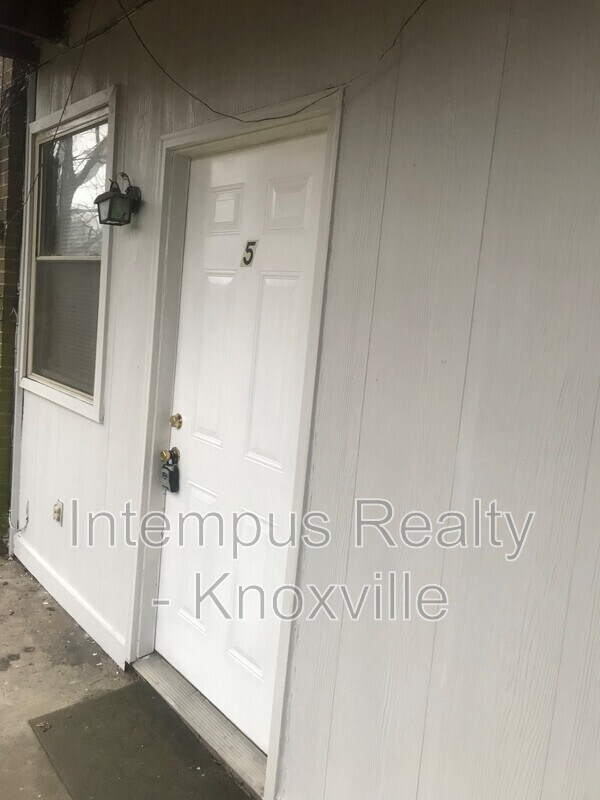 Foto del edificio - 5611 Lon Roberts Dr