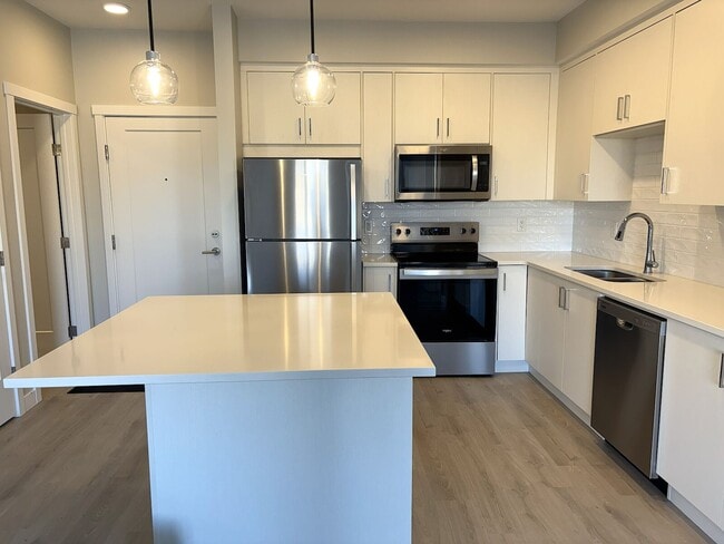 Building Photo - 660 Shawnee Sq SW