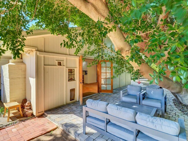 Foto del edificio - 1022 E Keim Dr