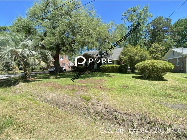 Foto del edificio - Charming 3 Bedroom Brick Home West Ashley!!