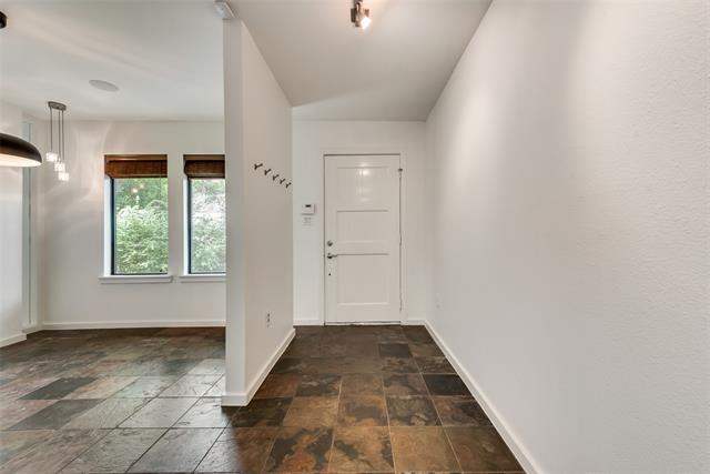 Building Photo - 8614 San Leandro Dr