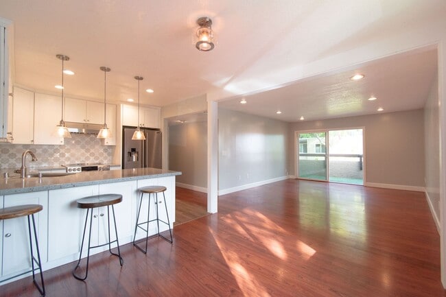 Foto del edificio - Beautifully Remodeled Condo with Epic Kitc...