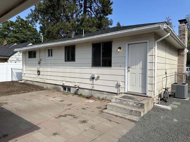 Building Photo - 212 N 4th St