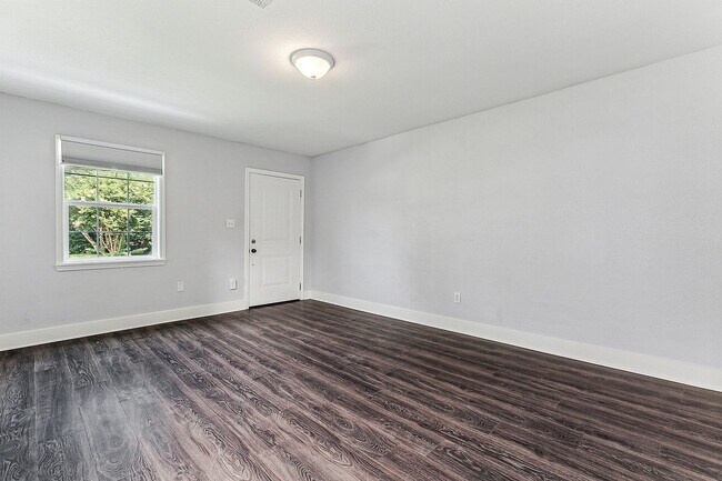 Building Photo - Precious 3 Bedroom! All Appliances Include...