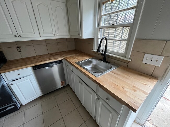 Foto del edificio - 5325 Queen Mary Ln