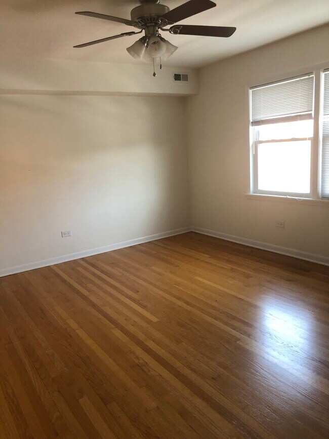 Foto del edificio - 7610 Crawford Ave