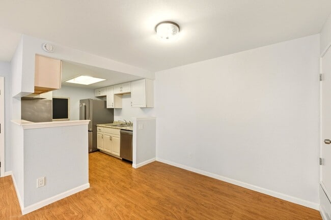 Foto del edificio - Fully Remodeled 3 Bedroom, 2 Bath Condo Re...