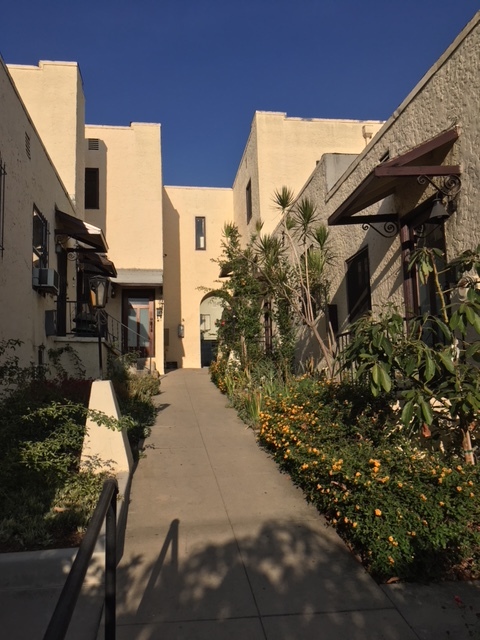 Foto del edificio - 622 N Virgil Ave