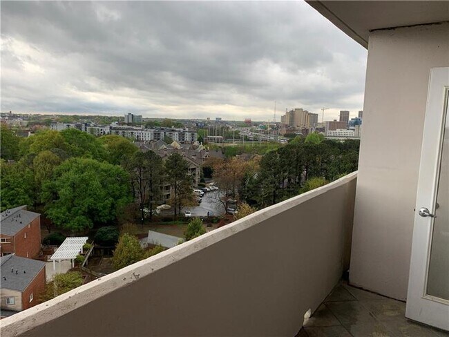 Foto del edificio - 375 Ralph McGill Blvd NE