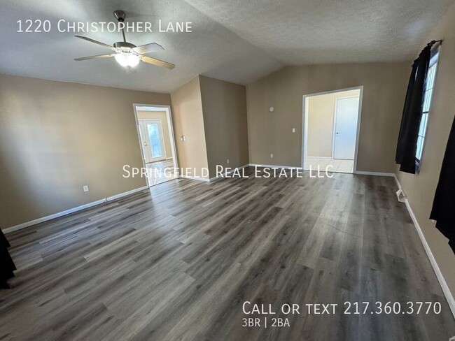 Building Photo - Spacious 3 Bed, 2 Bath Home with Vaulted C...