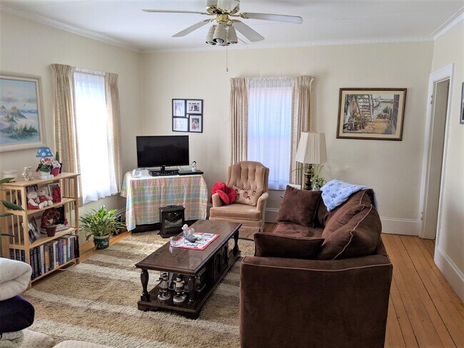 Living room - 275 Gano St