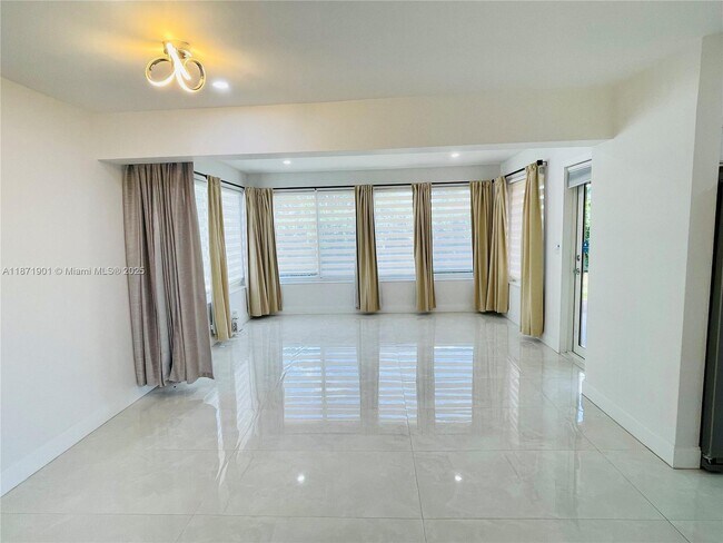 Foto del edificio - 8520 NW 15th St