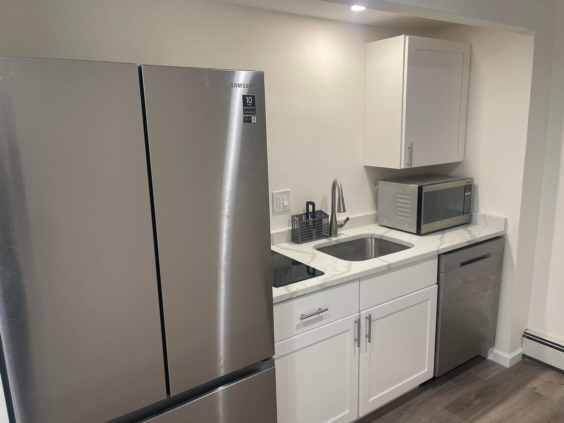 17 Larkin Cir Unit 17B, West Orange, NJ 07052 Condo for Rent in West